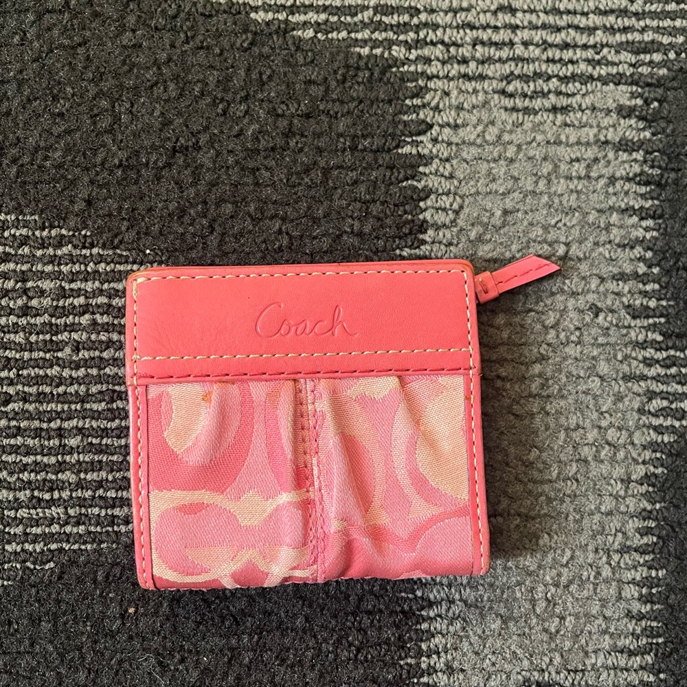 RARE Y2K COACH PINK WALLET